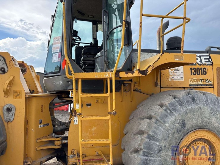 2011-deere-844k-image-7