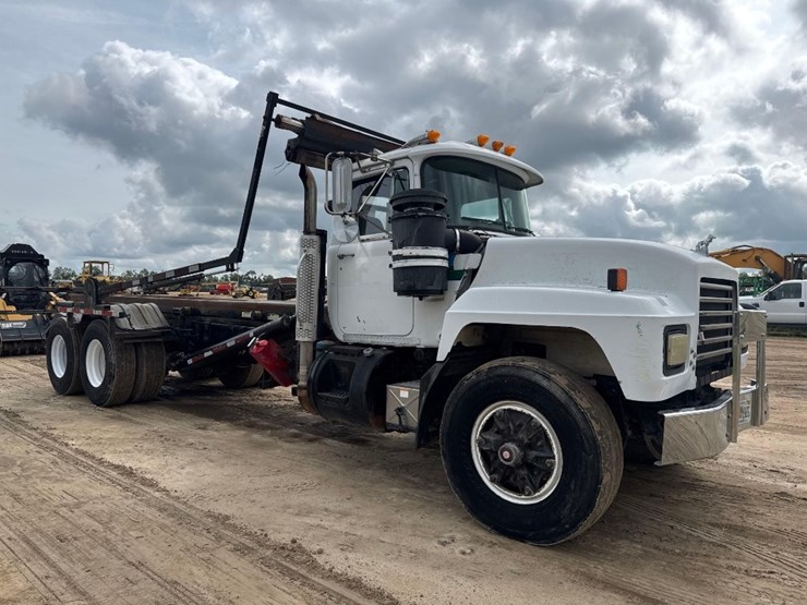 2001-mack-rd688s-image-4