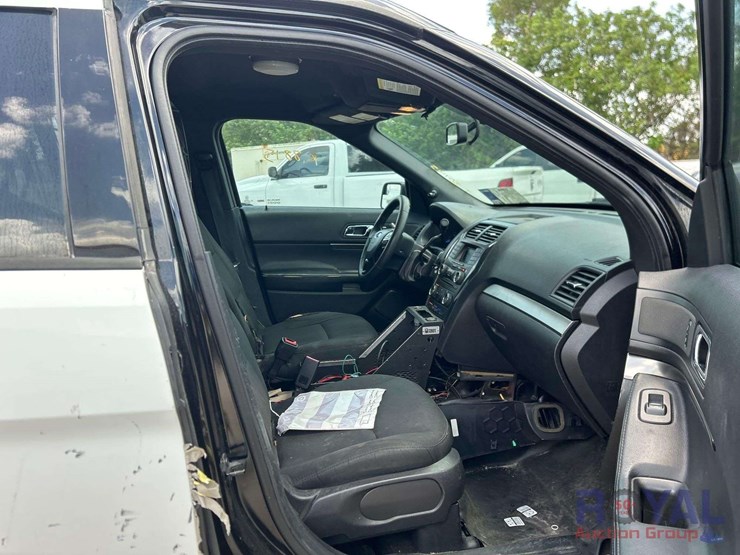 2018-ford-explorer-image-24