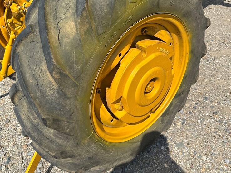 john-deere-420-image-10