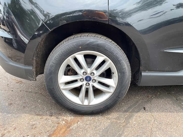 2016-ford-edge-sel-image-38