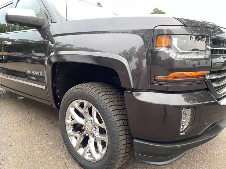 2016-chevrolet-silverado-image-40