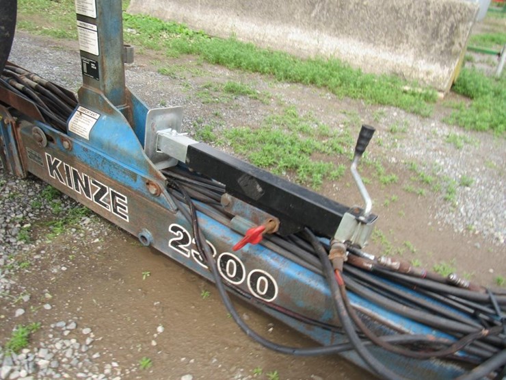 kinze-2300-image-14