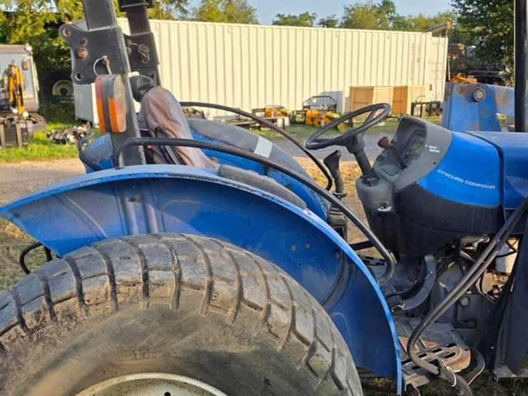 new-holland-tn70-image-14