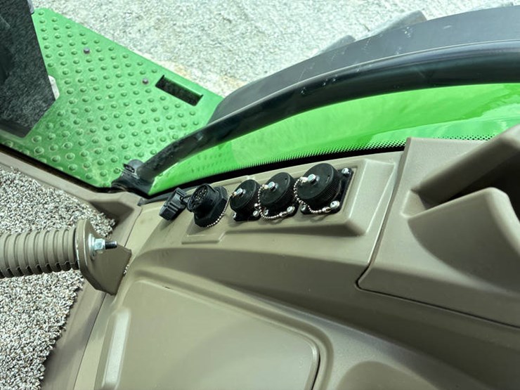 2023-john-deere-8r-340-image-90