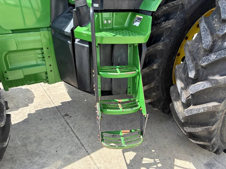 2014-john-deere-8285r-image-35