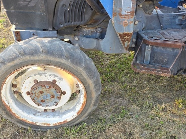 new-holland-tn70-image-26