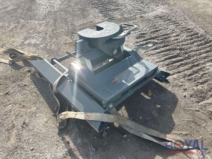 bw-rvb3405-20,000lbs-5th-wheel-hitch-base-image-1