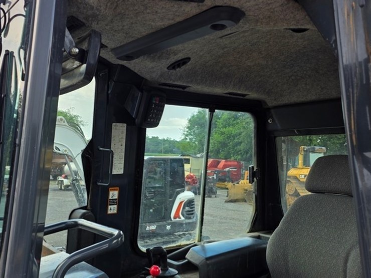 2014-deere-700k-lgp-image-66