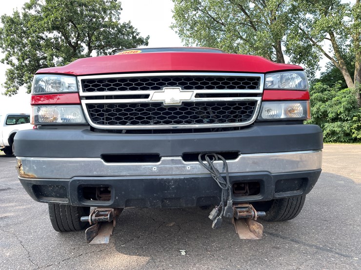 2006-chevrolet-silverado-2500-image-12