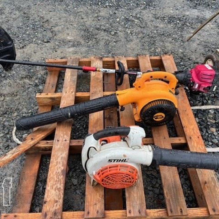 MISC PALLET CONTAINING (1) STIHL LEAF BLOWER