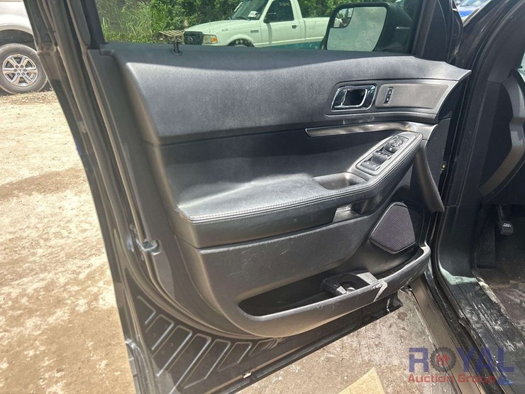 2017-ford-explorer-image-11