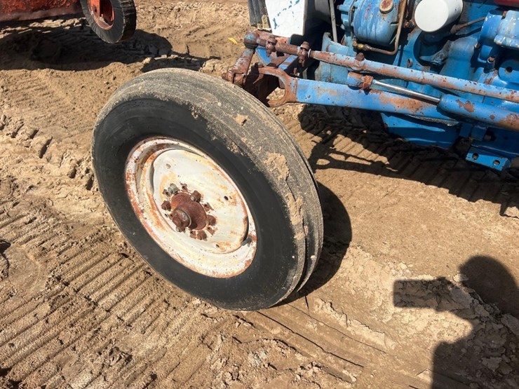 ford-2810-image-18