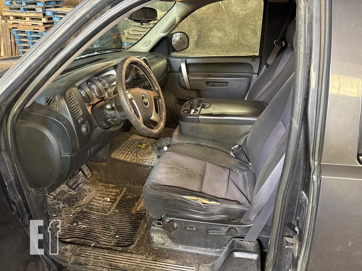 2011-chevrolet-2500-image-5