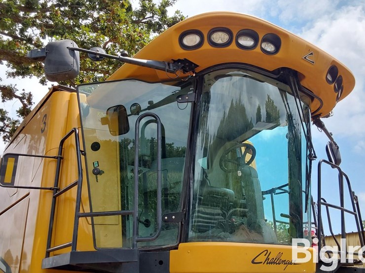 2012-challenger-560c-image-15