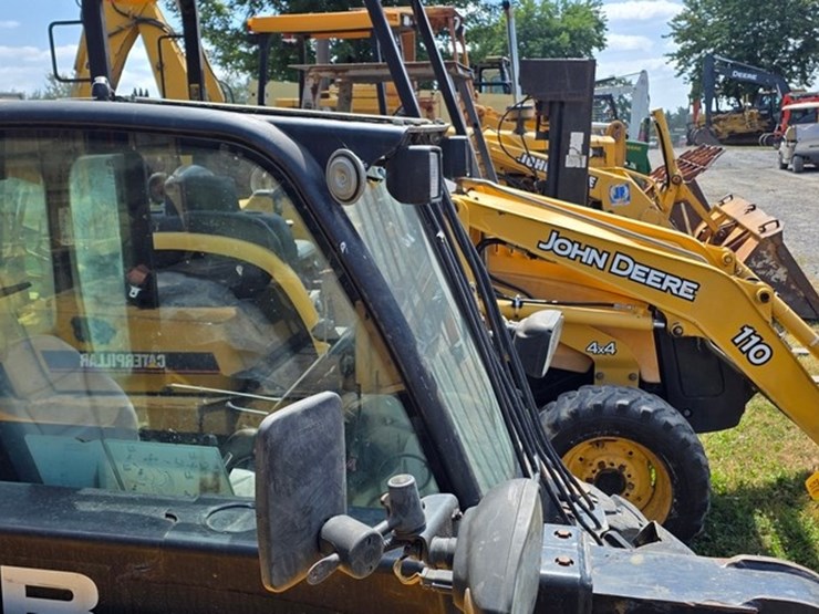 2011-jcb-515-40-image-11