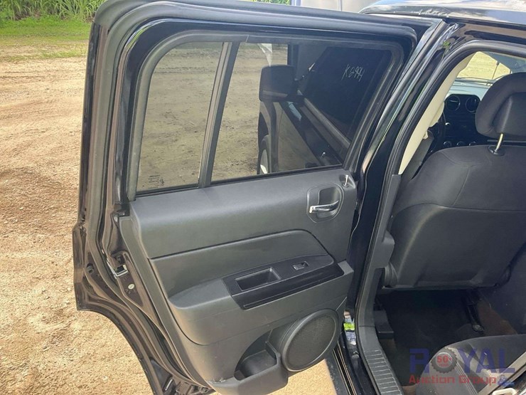 2013-jeep-patriot-sport-image-14