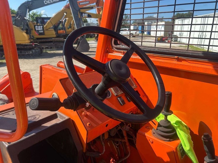lull-highlander-1044c-54-series-ii-10,000lb-4x4-rough-terrain-telehandler-image-10