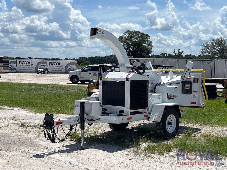 2017-e-z-beever-m12r-towable-brush-chipper-image-1