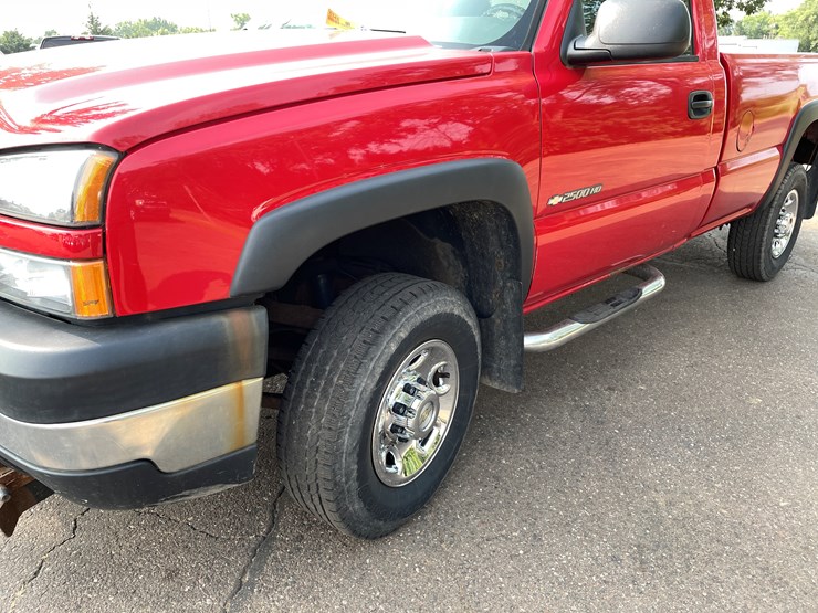 2006-chevrolet-silverado-2500-image-14
