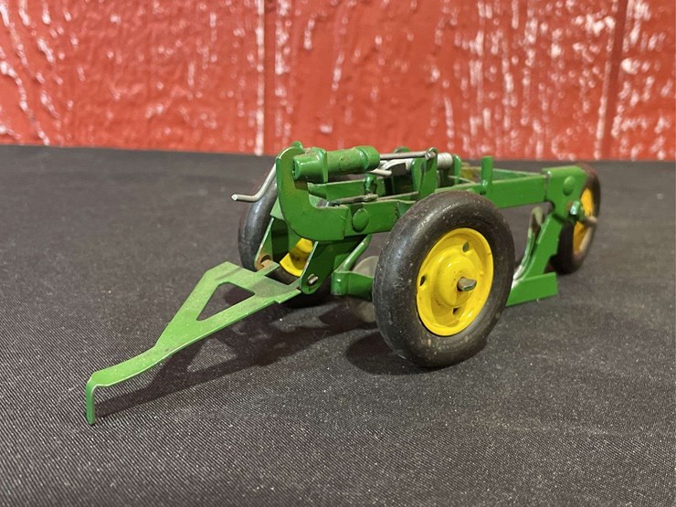 john-deere-16-image-8