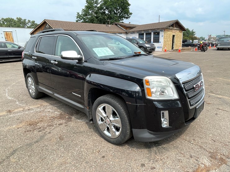 2015-gmc-terrain-slt-image-3