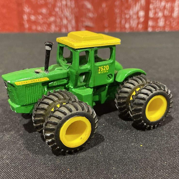 JOHN DEERE 7520