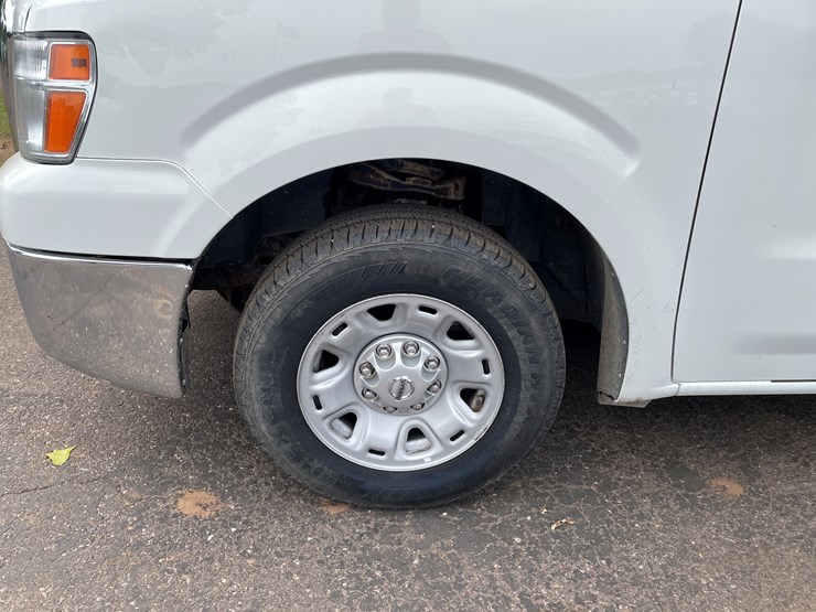 2013-nissan-nv2500-image-12