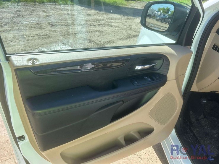 2013-dodge-grand-caravan-se-image-12