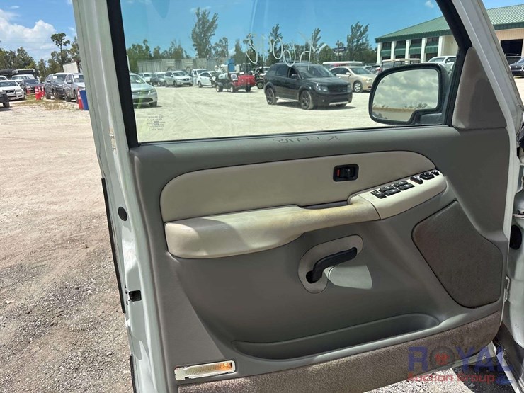 2001-chevrolet-tahoe-image-6