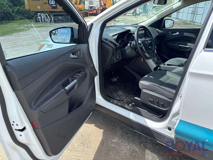 2016-ford-escape-se-image-11