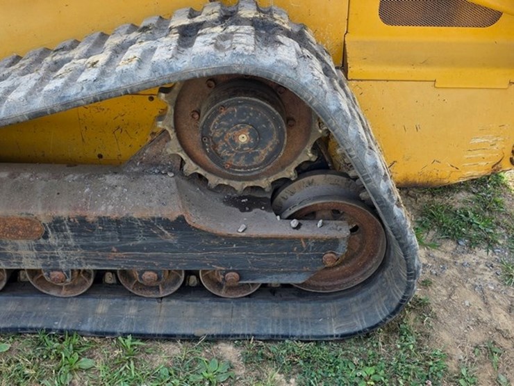 2007-deere-ct332-image-21