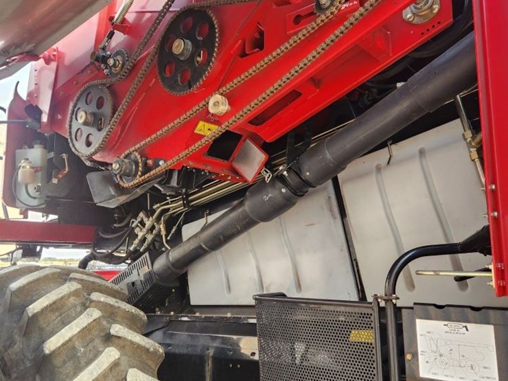 2014-case-ih-8230-image-8