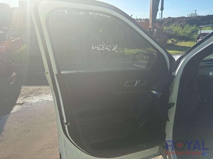 2016-ford-explorer-image-8