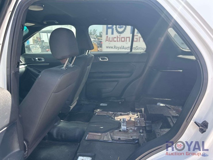 2016-ford-explorer-image-13