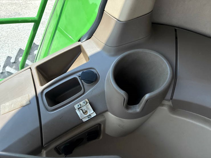 2013-john-deere-s690-image-110