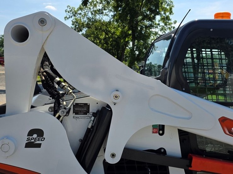 2023-bobcat-t770-image-17