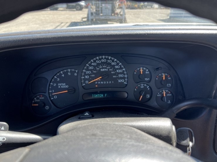 2006-chevrolet-silverado-2500-image-17