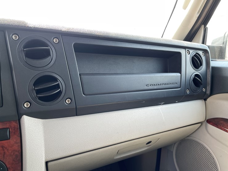 2006-jeep-commander-image-30