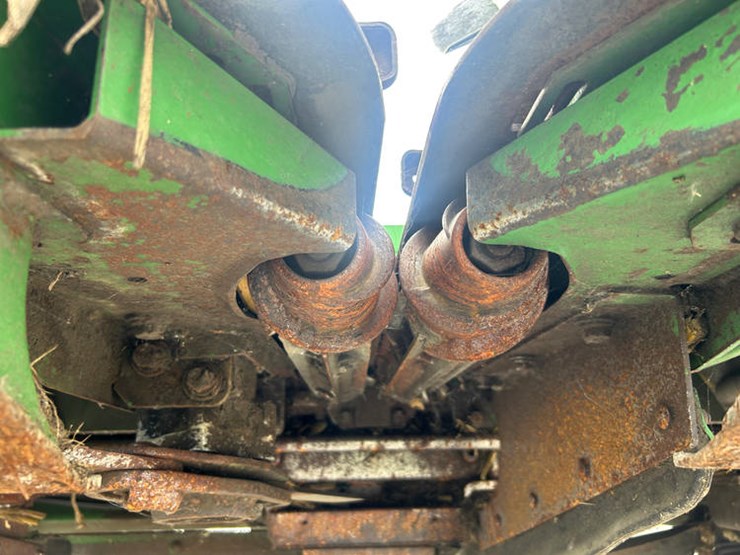 2011-john-deere-608c-image-30