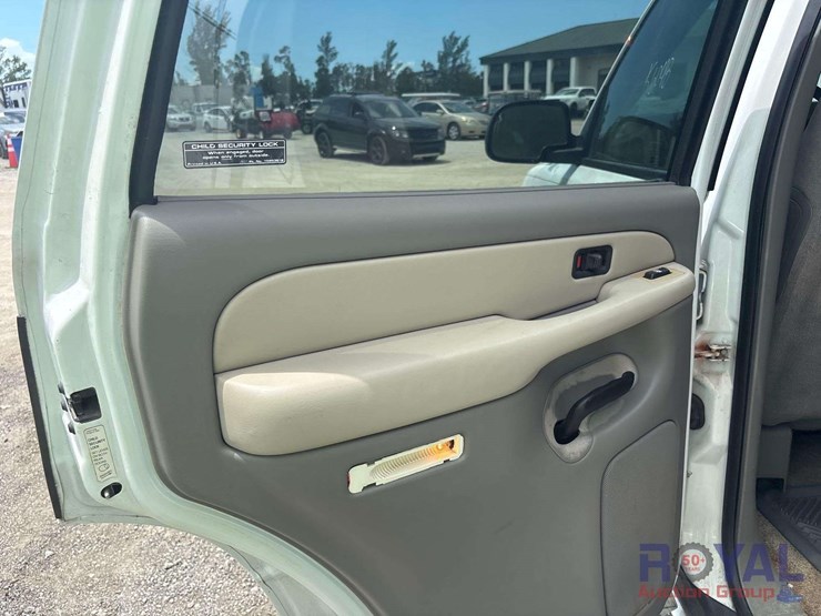 2001-chevrolet-tahoe-image-16