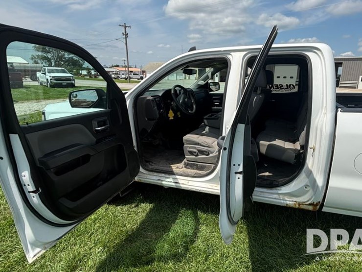2016-chevrolet-silverado-image-16