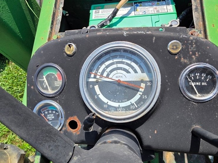 john-deere-300-image-35
