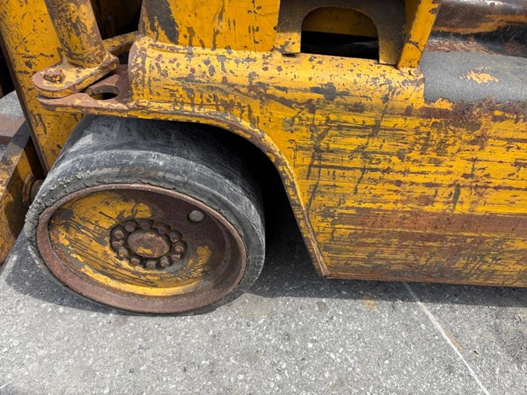 caterpillar-t50b-image-12