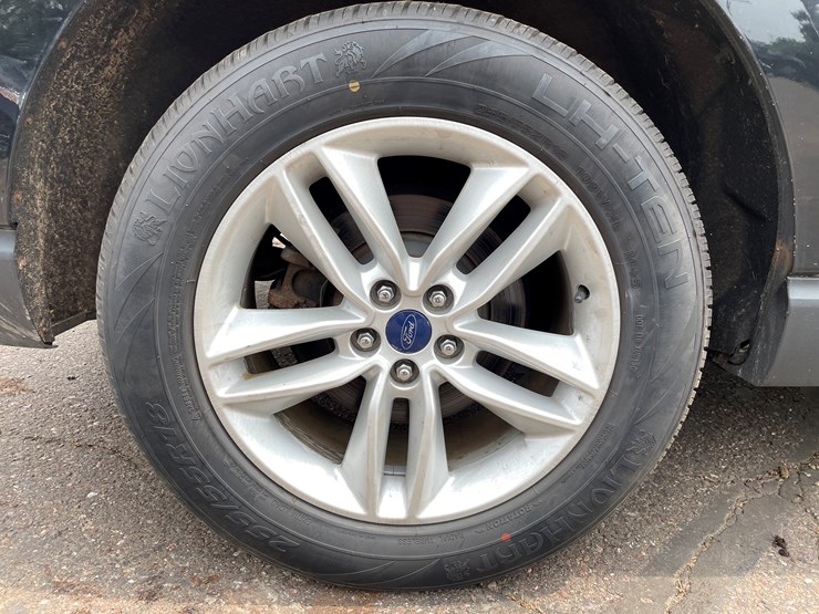 2016-ford-edge-sel-image-39
