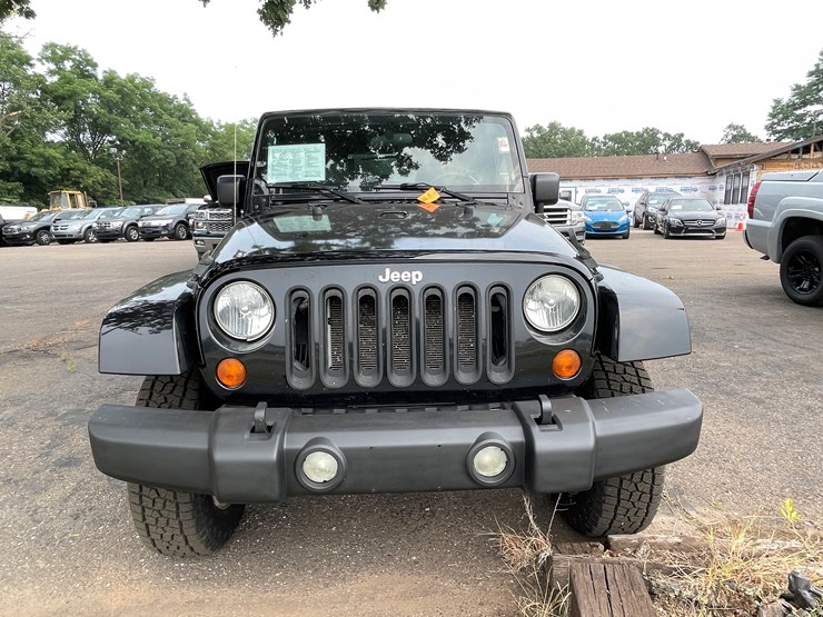 2007-jeep-wrangler-unlimited-sahara-image-2