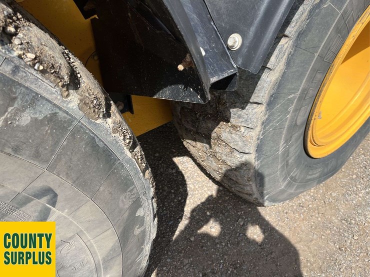 2017-deere-870g-image-15