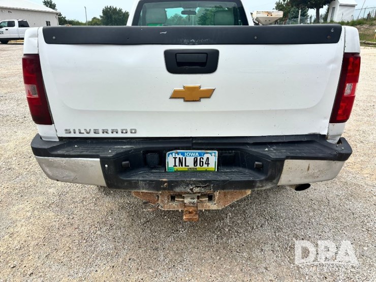 2013-chevrolet-3500hd-image-32