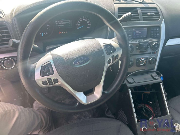 2015-ford-explorer-image-14