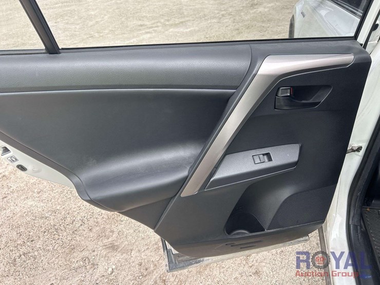 2018-toyota-rav4-image-25